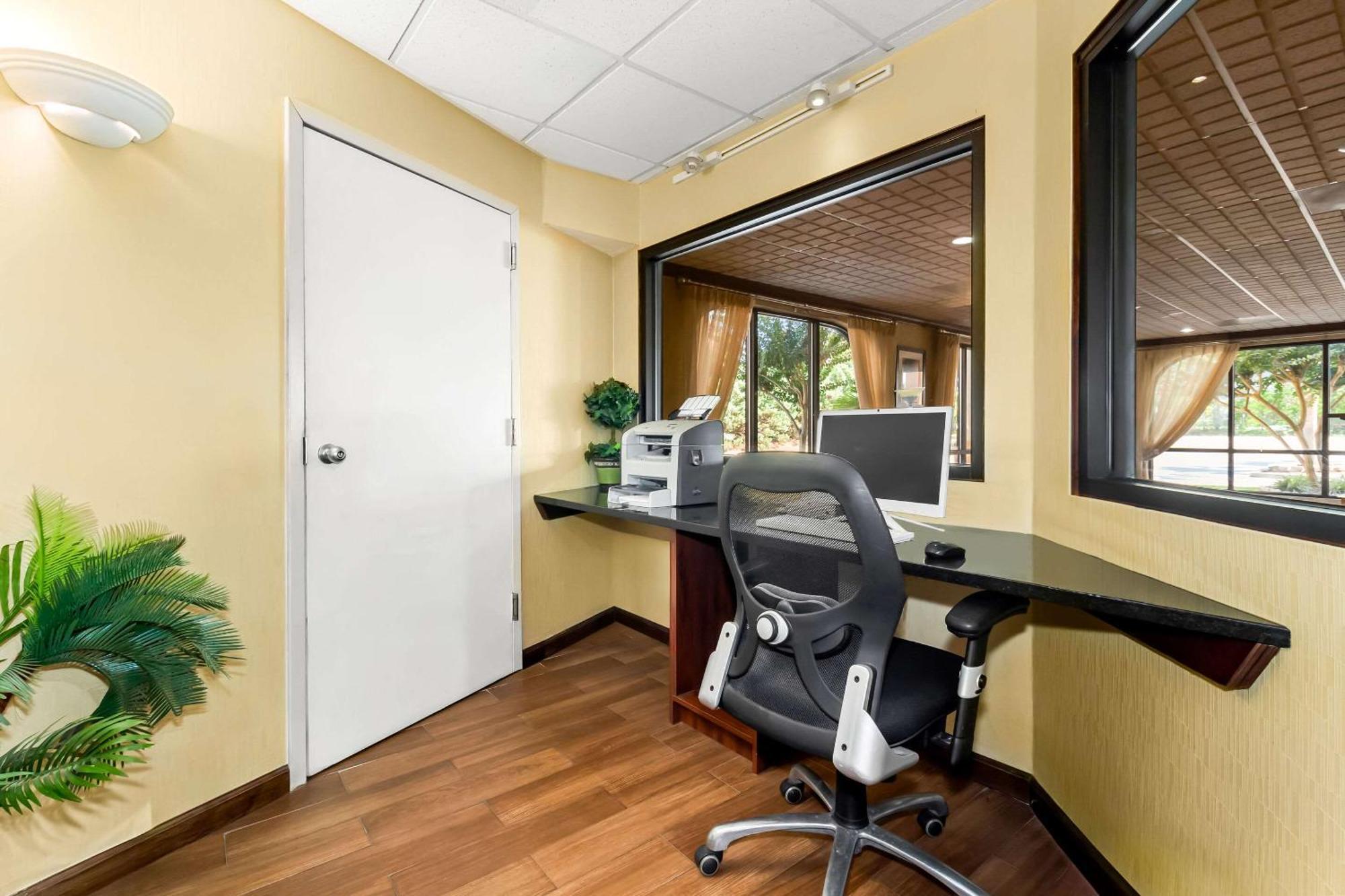 Quality Inn & Suites Florence Civic Center Esterno foto