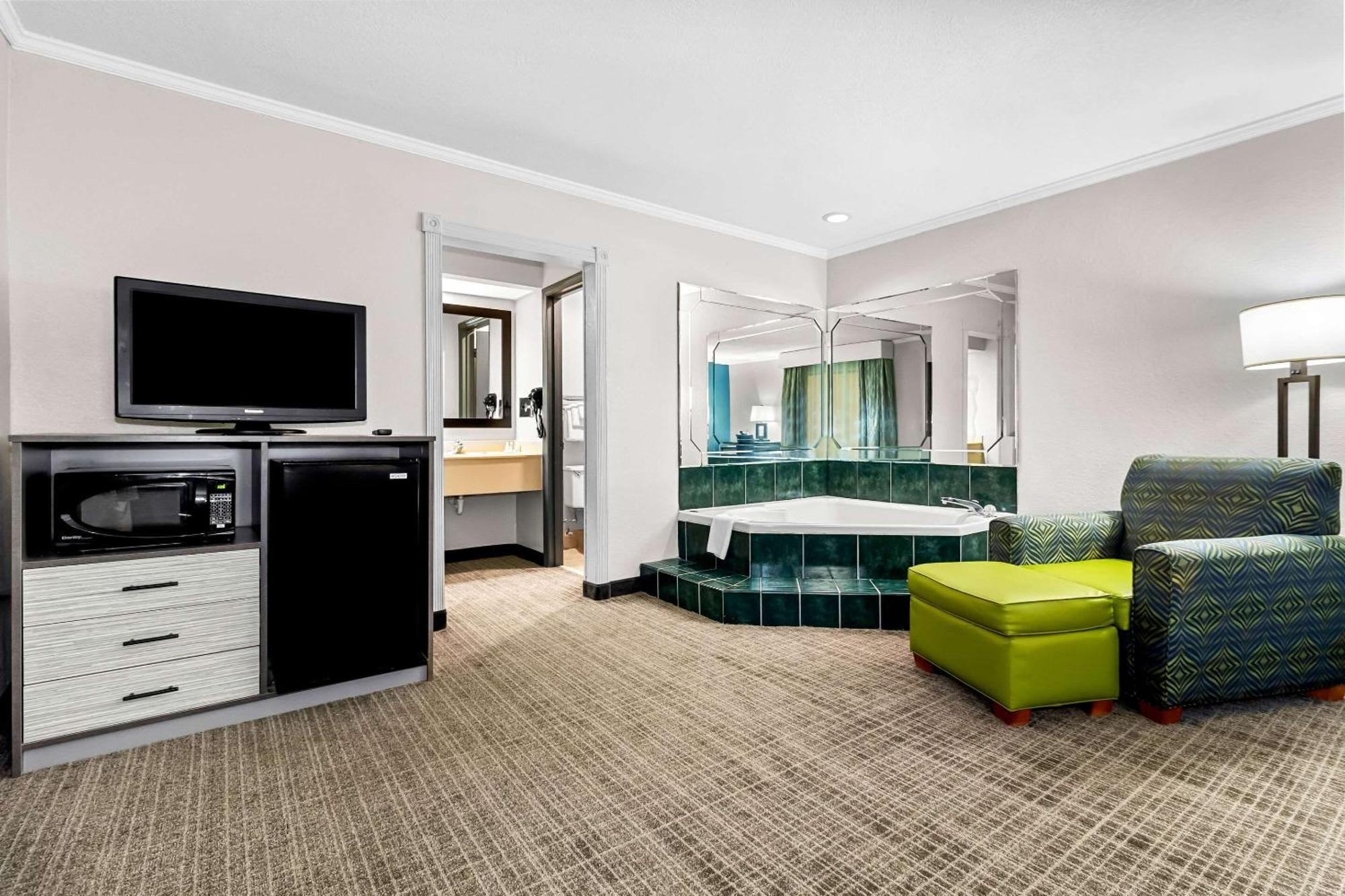 Quality Inn & Suites Florence Civic Center Esterno foto