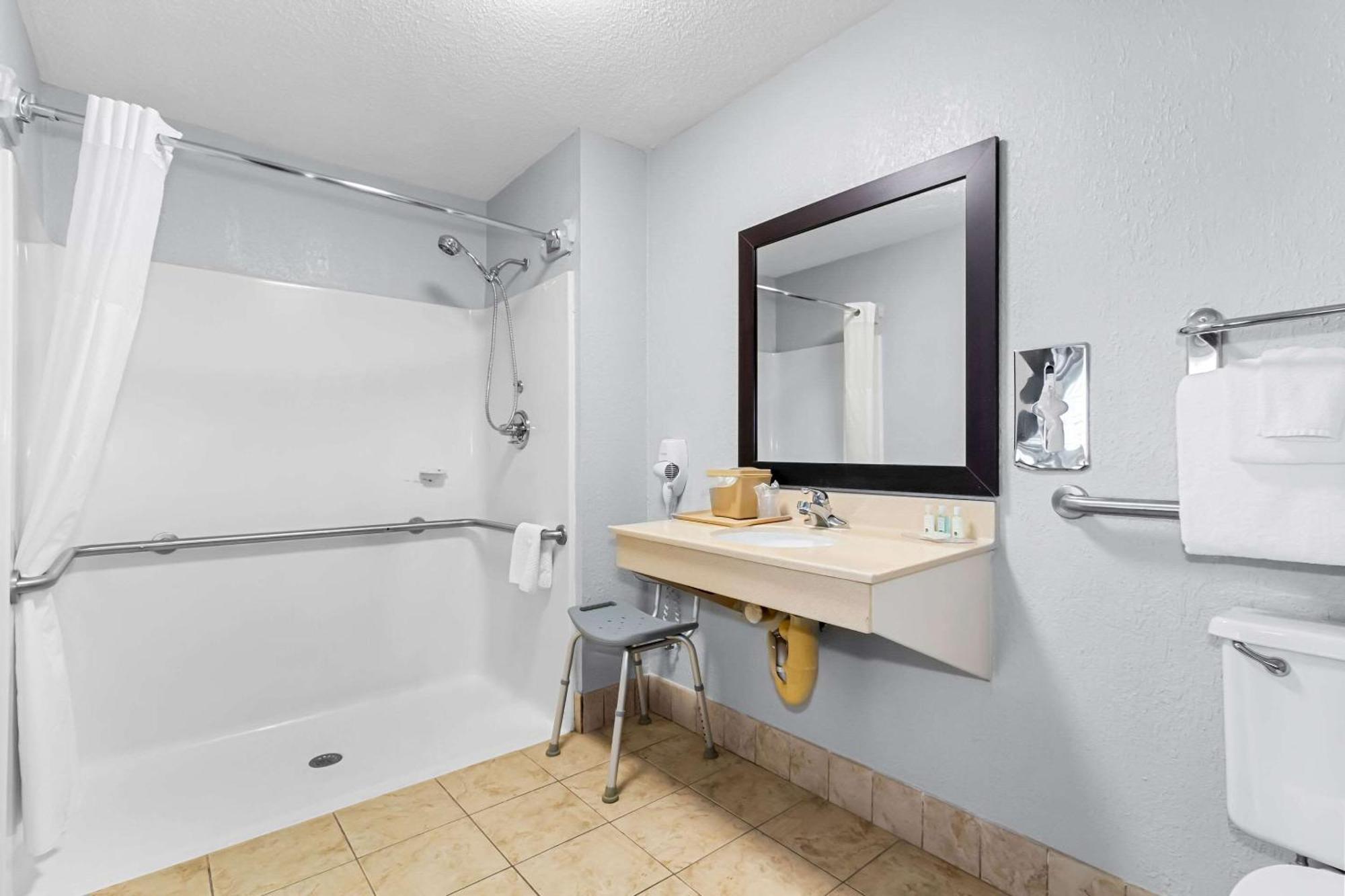 Quality Inn & Suites Florence Civic Center Esterno foto